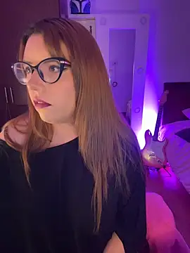 Snapshot of AliceMtz chatting on May 26, 2026, 10:50 pm AliceMtz online show from May 26, 2026, 10:50 pm