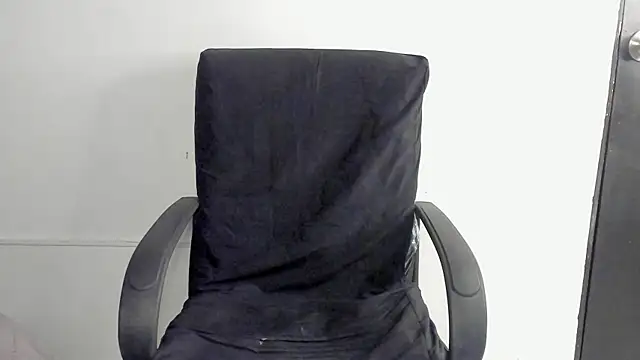 Snapshot of lolabunnysc chatting on May 6, 2026, 12:32 pm lolabunnysc online show from May 6, 2026, 12:32 pm