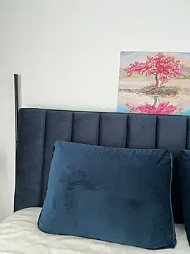 Mira Luna online show from April 23, 2026, 5:30 am