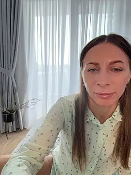 Mira Luna online show from August 6, 2026, 7:54 am