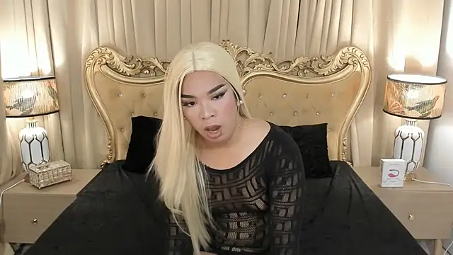 Snapshot of OliviaRoxy chatting on May 26, 2026, 8:32 am OliviaRoxy online show from May 26, 2026, 8:32 am
