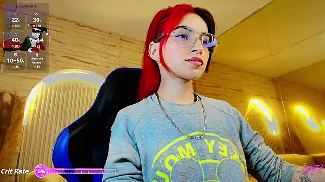 Snapshot of Moon_Red_r chatting on June 8, 2026, 12:38 pm Moon Red r online show from June 8, 2026, 12:38 pm