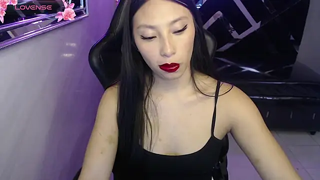 Snapshot of Queen_Jen_v chatting on May 1, 2026, 8:02 pm Queen Jen v online show from May 1, 2026, 8:02 pm