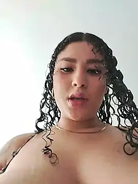 Snapshot of LeahAngell chatting on May 21, 2026, 1:07 pm LeahAngell online show from May 21, 2026, 1:07 pm