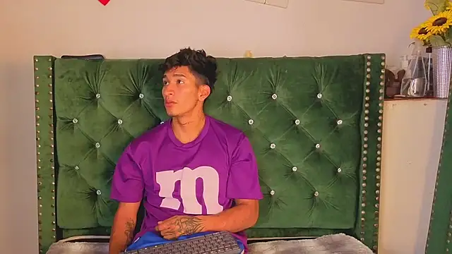 Snapshot of Zayn_Moretti chatting on June 27, 2026, 4:06 am Zayn Moretti online show from June 27, 2026, 4:06 am