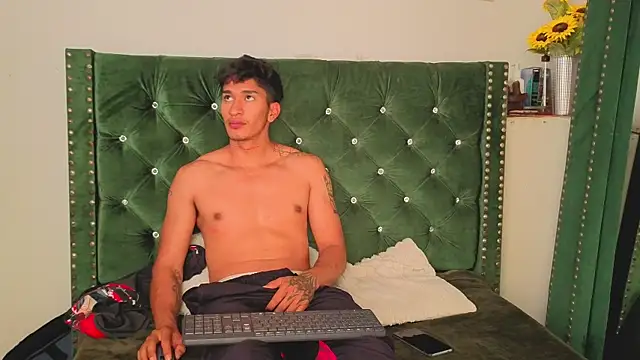 Snapshot of Zayn_Moretti chatting on June 29, 2026, 4:51 pm Zayn Moretti online show from June 29, 2026, 4:51 pm