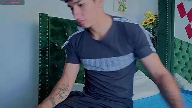 Snapshot of Zayn_Moretti chatting on July 16, 2026, 1:50 pm Zayn Moretti online show from July 16, 2026, 1:50 pm
