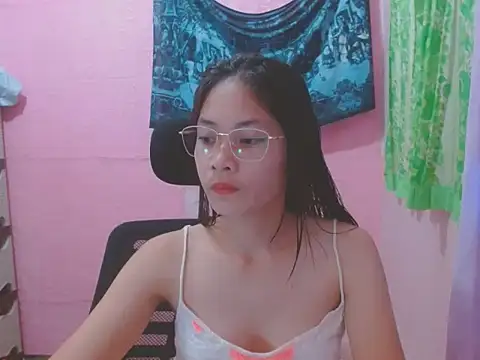 Snapshot of Sweetsexylady19 chatting on May 11, 2026, 12:44 pm Sweetsexylady19 online show from May 11, 2026, 12:44 pm