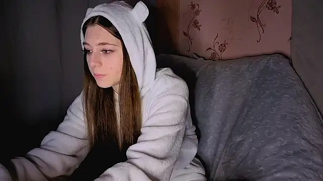 SunlitDeslre online show from April 20, 2026, 3:37 pm