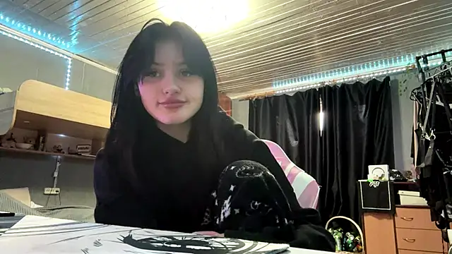 SallieStrahin online show from April 20, 2026, 3:15 pm