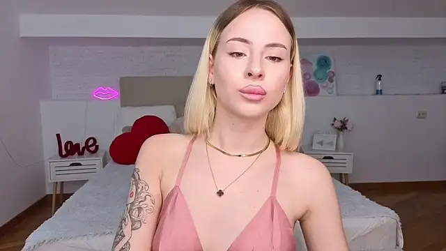 Snapshot of Bella_crazyy chatting on May 26, 2026, 8:38 pm Bella crazyy online show from May 26, 2026, 8:38 pm