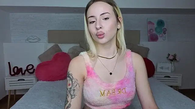Snapshot of Bella_crazyy chatting on May 29, 2026, 8:40 pm Bella crazyy online show from May 29, 2026, 8:40 pm