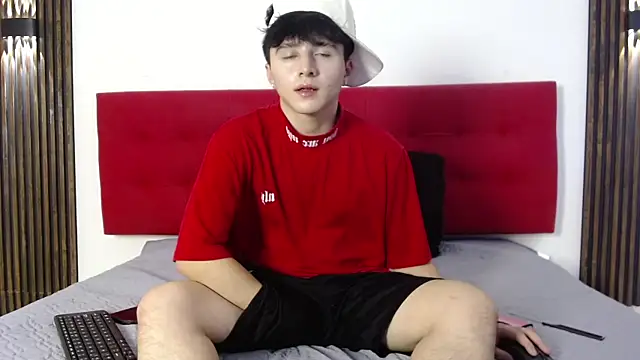 Snapshot of LunayDream chatting on April 23, 2026, 7:27 pm LunayDream online show from April 23, 2026, 7:27 pm