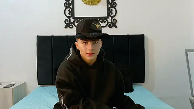 Snapshot of LunayDream chatting on June 15, 2026, 11:45 am LunayDream online show from June 15, 2026, 11:45 am