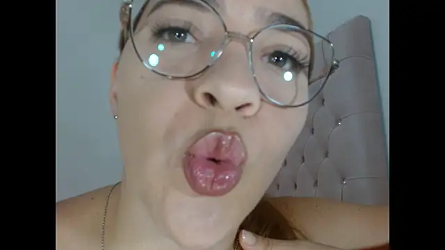 dulce melocoton online show from May 3, 2026, 12:05 am