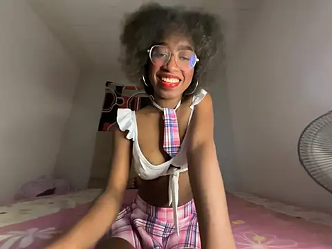 Snapshot of VenusNight_ chatting on July 10, 2026, 12:04 am VenusNight online show from July 10, 2026, 12:04 am