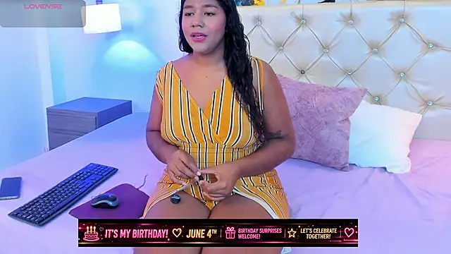 Snapshot of alissbaker chatting on June 2, 2026, 11:34 am alissbaker online show from June 2, 2026, 11:34 am