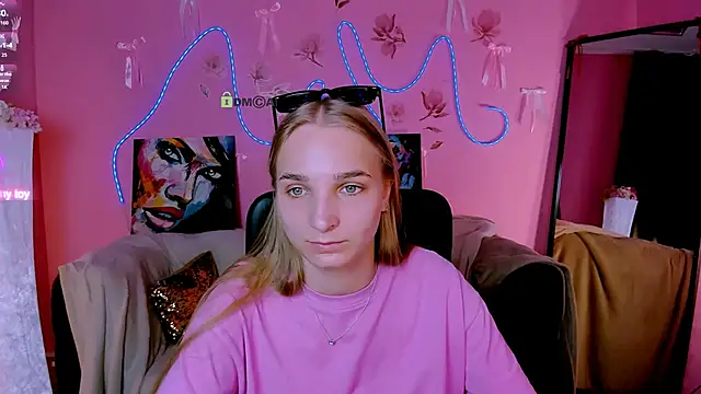 ollivia dream online show from May 25, 2026, 5:57 am