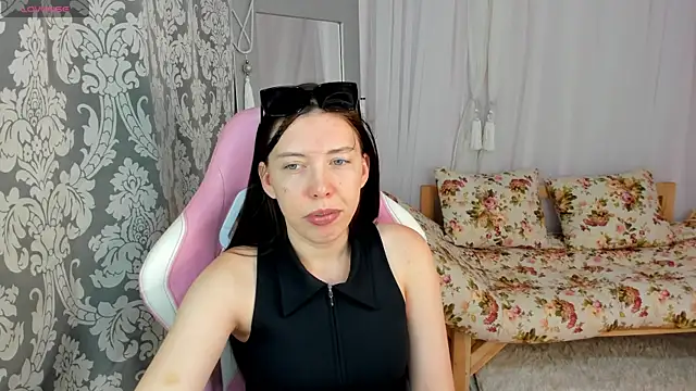 Sandra Ross online show from July 5, 2026, 4:52 am