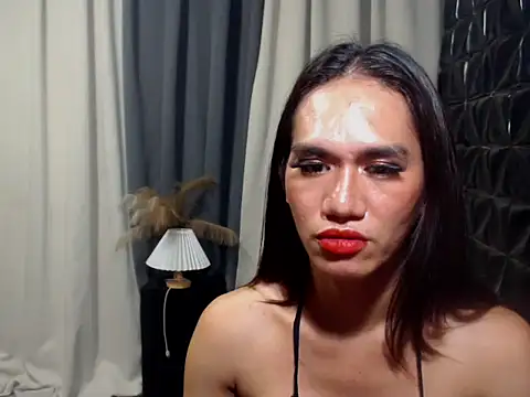 Snapshot of Queen_Haliyah chatting on May 16, 2026, 12:18 am Queen Haliyah online show from May 16, 2026, 12:18 am