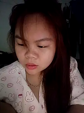 Truxcy1 online show from April 23, 2026, 4:42 pm