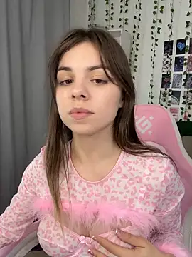 Mila Cutie online show from May 4, 2026, 3:41 pm