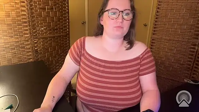 lucy-comes-true online show from April 28, 2026, 7:19 pm