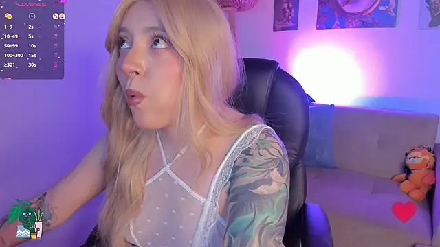 SpicyVainillaa  online show from April 28, 2026, 2:27 am