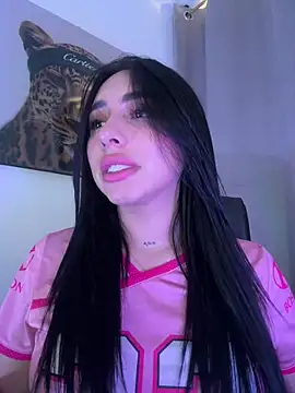 IsabellaNoir  online show from May 1, 2026, 8:46 pm