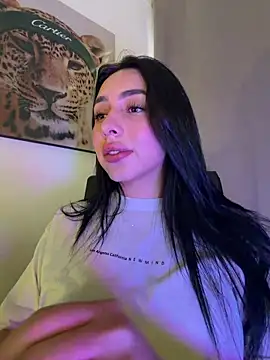 IsabellaNoir  online show from May 4, 2026, 9:00 pm