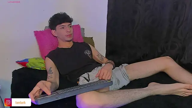  IanLark online show from July 15, 2026, 1:11 am