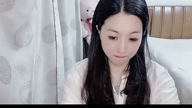 Snapshot of D-Misslu chatting on July 4, 2026, 12:44 pm D-Misslu online show from July 4, 2026, 12:44 pm