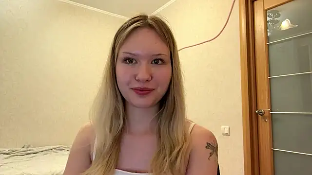 Snapshot of HoneyBlink chatting on May 2, 2026, 3:17 pm HoneyBlink online show from May 2, 2026, 3:17 pm