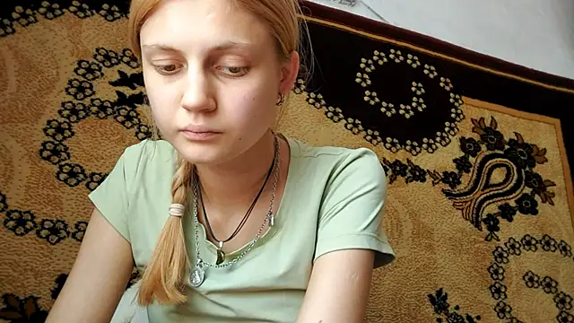 Snapshot of LunaLaday chatting on July 7, 2026, 6:16 am LunaLaday online show from July 7, 2026, 6:16 am