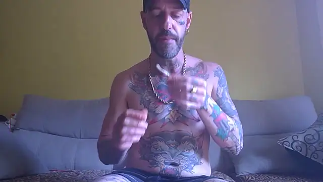 Snapshot of DuroHustler chatting on May 10, 2026, 3:39 pm DuroHustler online show from May 10, 2026, 3:39 pm