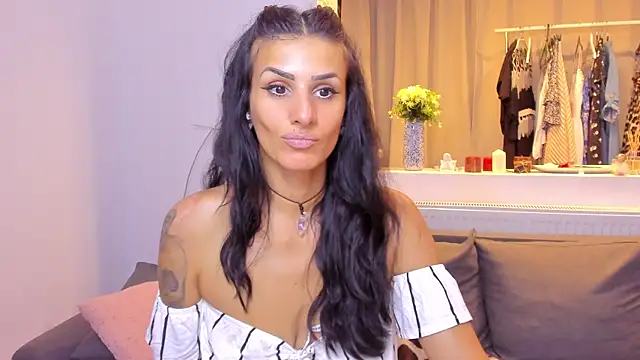 Milfchellle online show from July 5, 2026, 7:54 pm