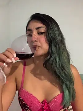 Camilaafg online show from April 24, 2026, 9:17 pm