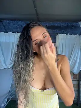 SinSirenXXX online show from May 4, 2026, 12:56 pm