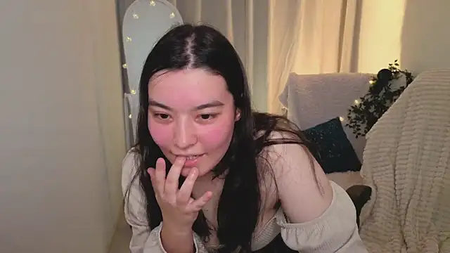 MomoRins online show from May 18, 2026, 10:04 pm