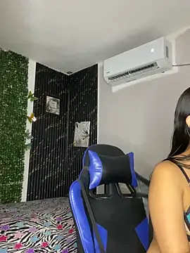ValentinaLux Oficiall online show from June 22, 2026, 6:27 pm