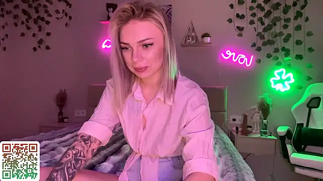 CandyRass online show from May 14, 2026, 8:10 am