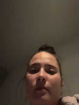 Poppylooloo online show from May 1, 2026, 8:02 pm