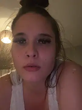 Poppylooloo online show from May 14, 2026, 8:04 pm