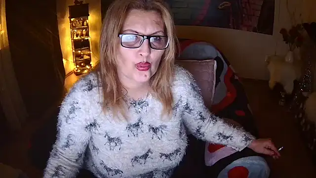 Snapshot of Divineblond chatting on January 16, 2025, 9:40 pm Divineblond online show from January 16, 2025, 9:40 pm