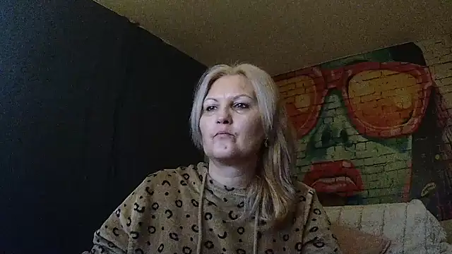 Snapshot of Divineblond chatting on January 21, 2025, 4:43 am Divineblond online show from January 21, 2025, 4:43 am