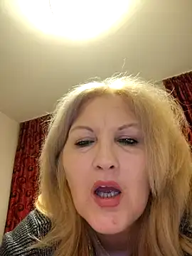 Snapshot of Divineblond chatting on January 21, 2025, 7:17 pm Divineblond online show from January 21, 2025, 7:17 pm