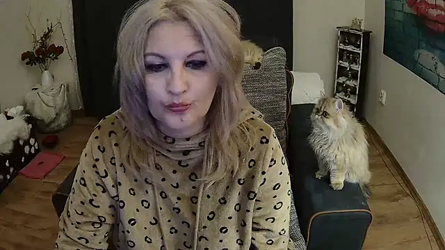 Snapshot of Divineblond chatting on January 28, 2025, 2:11 am Divineblond online show from January 28, 2025, 2:11 am