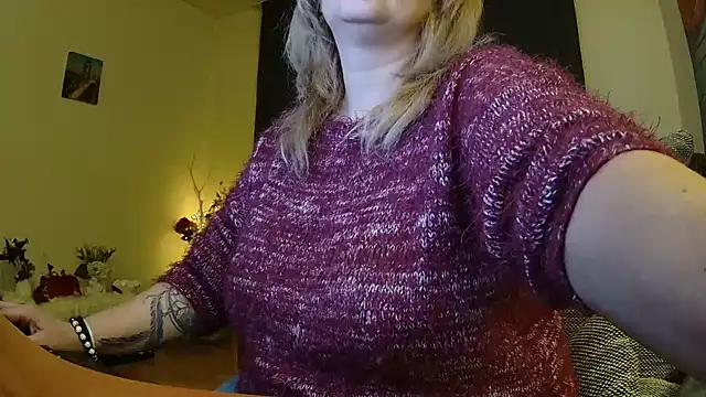 Snapshot of Divineblond chatting on January 30, 2025, 9:47 pm Divineblond online show from January 30, 2025, 9:47 pm