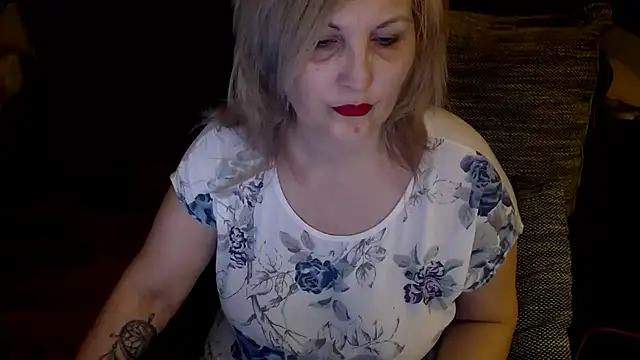 Snapshot of Divineblond chatting on January 31, 2025, 11:03 pm Divineblond online show from January 31, 2025, 11:03 pm