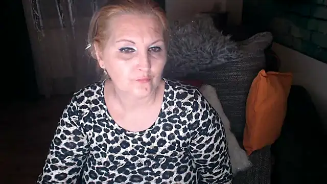 Snapshot of Divineblond chatting on February 1, 2025, 10:55 pm Divineblond online show from February 1, 2025, 10:55 pm